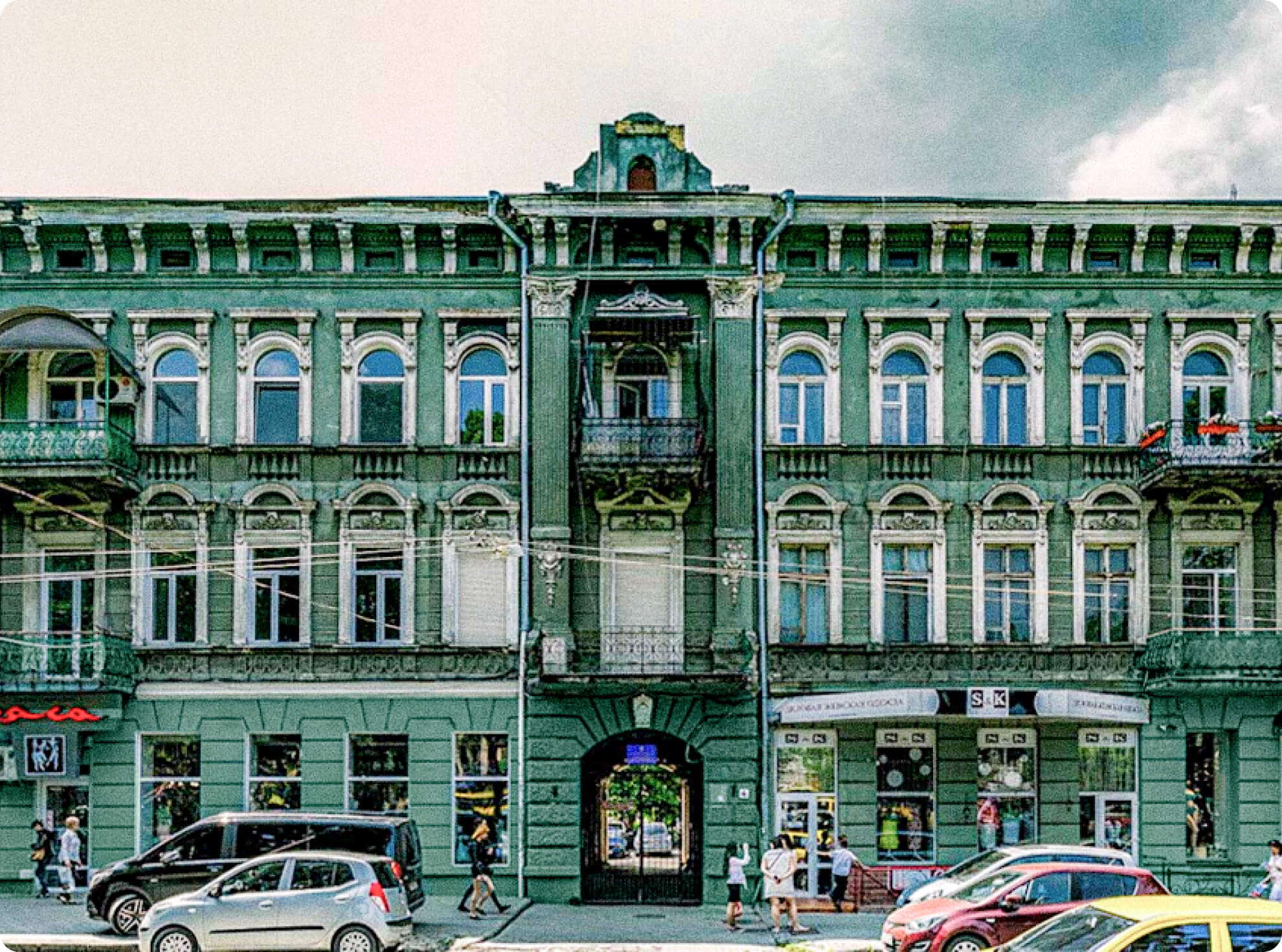 Dvor4Work arch-based identity construction